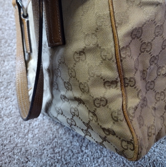 Gucci Medium Tan Monogram Tote Bag - Picture 15 of 16